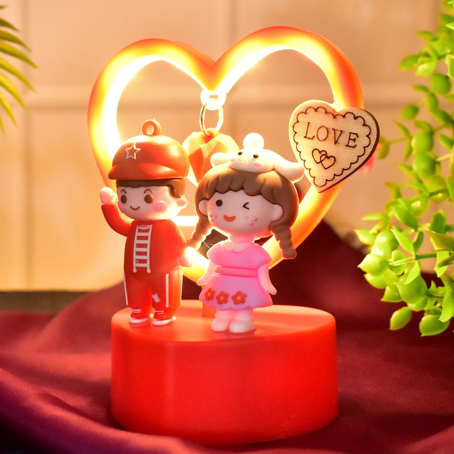 Cute Romantic Couple Love Showpiece with Heart Frame (1 Pc) Cute Romantic Couple Love Showpiece with Heart Frame (1 Pc)
